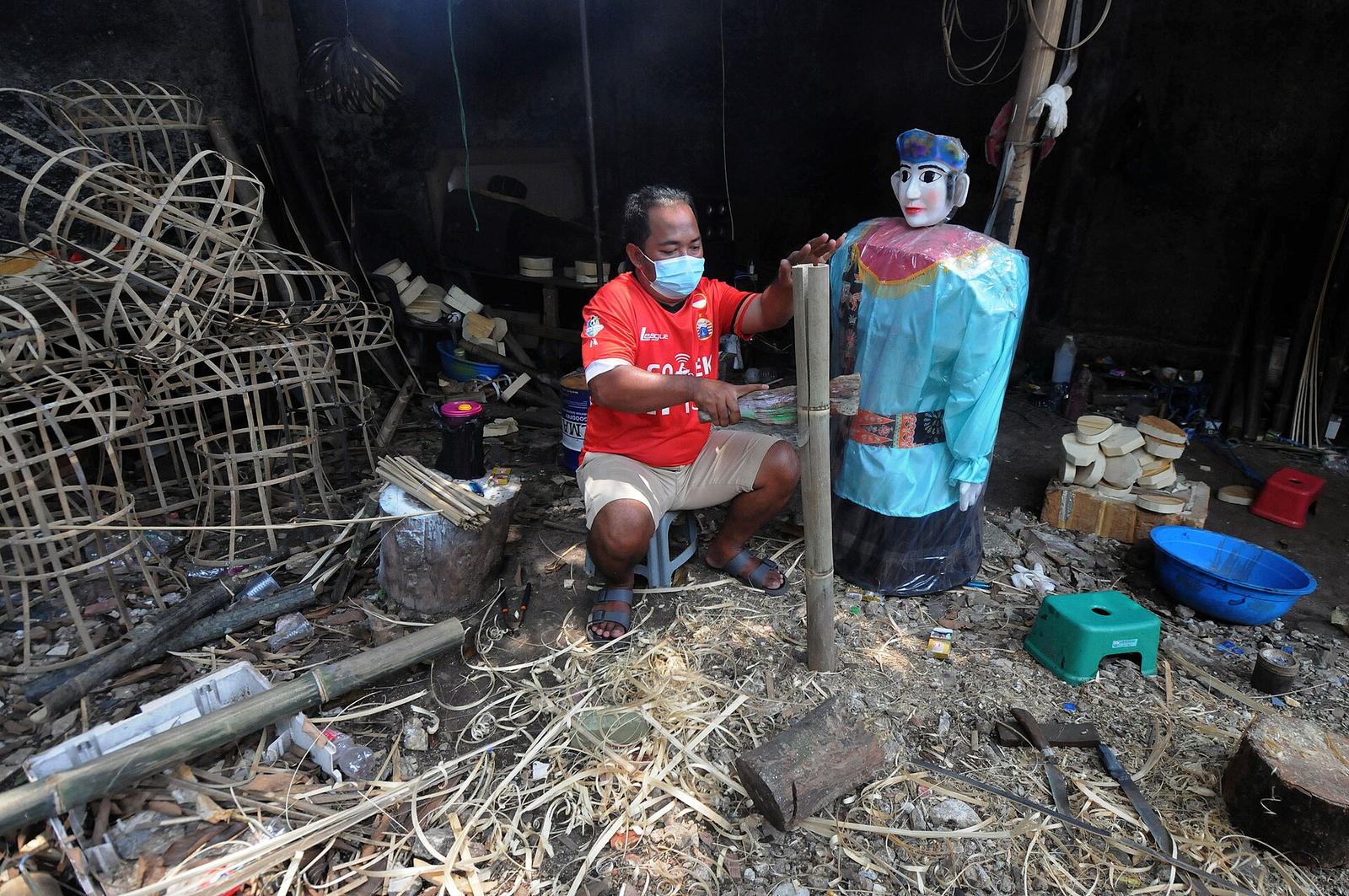 Pembuat Ondel Ondel Betawi
