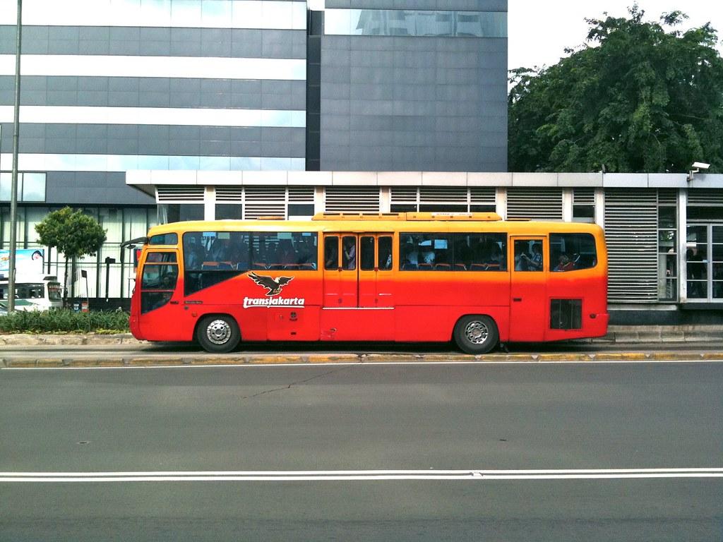 Getting around Jakarta on one tap: TransJakarta, MRT and the JakLingko fare